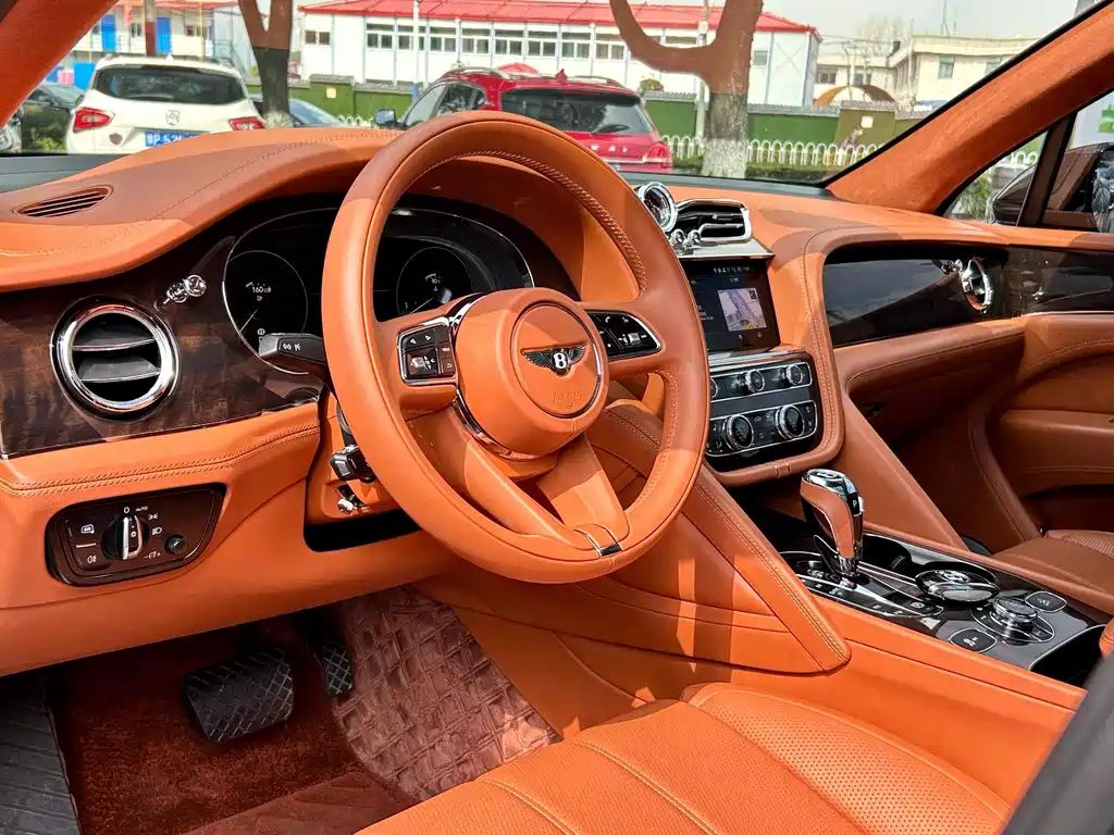 Bentley Bentayga 2022 — фото 14