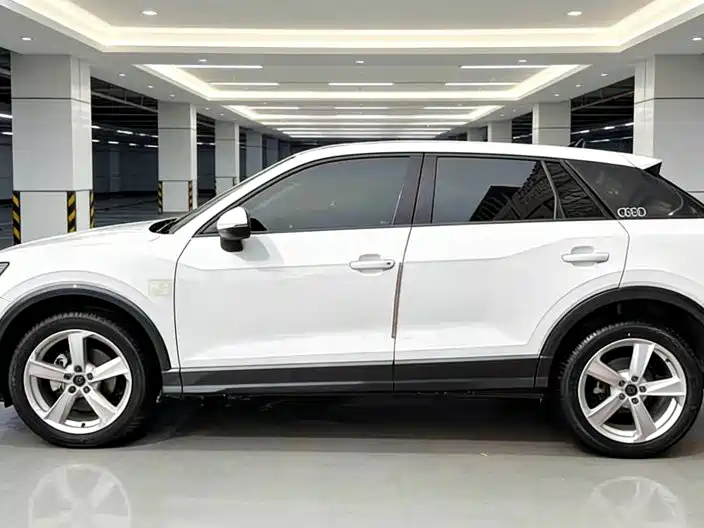 Audi Q2L 2023 — фото 5