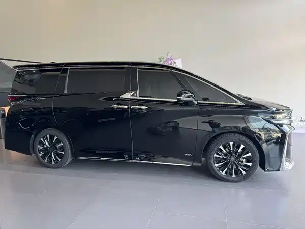 Toyota Vellfire 2024