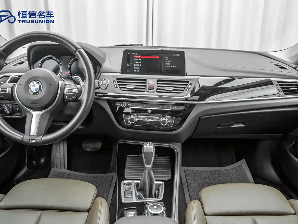 BMW 1 Series 2019 — фото 12