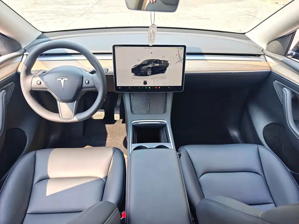Tesla Model Y 2022 — фото 9