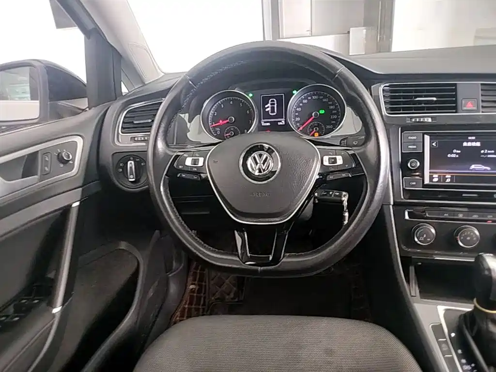 Volkswagen Golf 2018 — фото 11