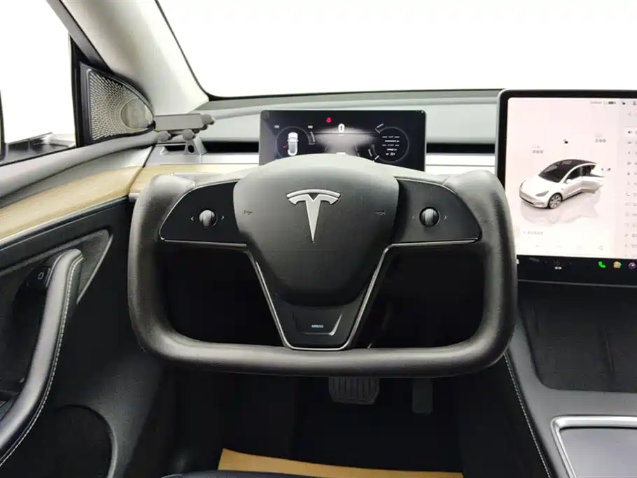 Tesla Model Y 2023 — фото 15