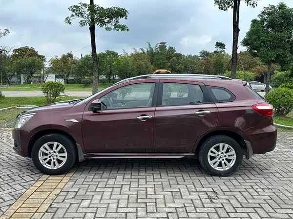 Venucia T70 2015