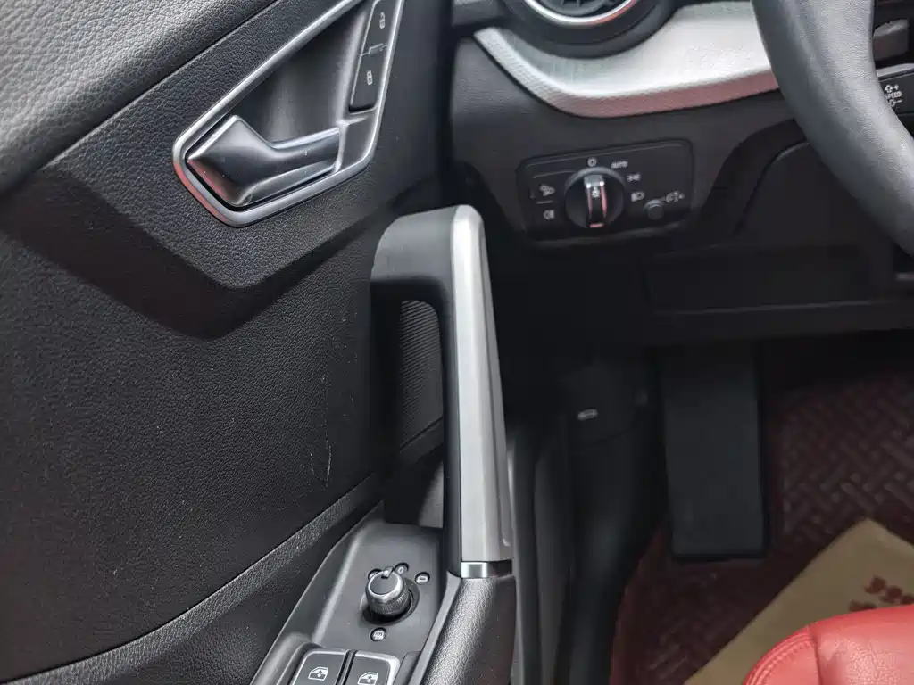 Audi Q2L 2020 — фото 13