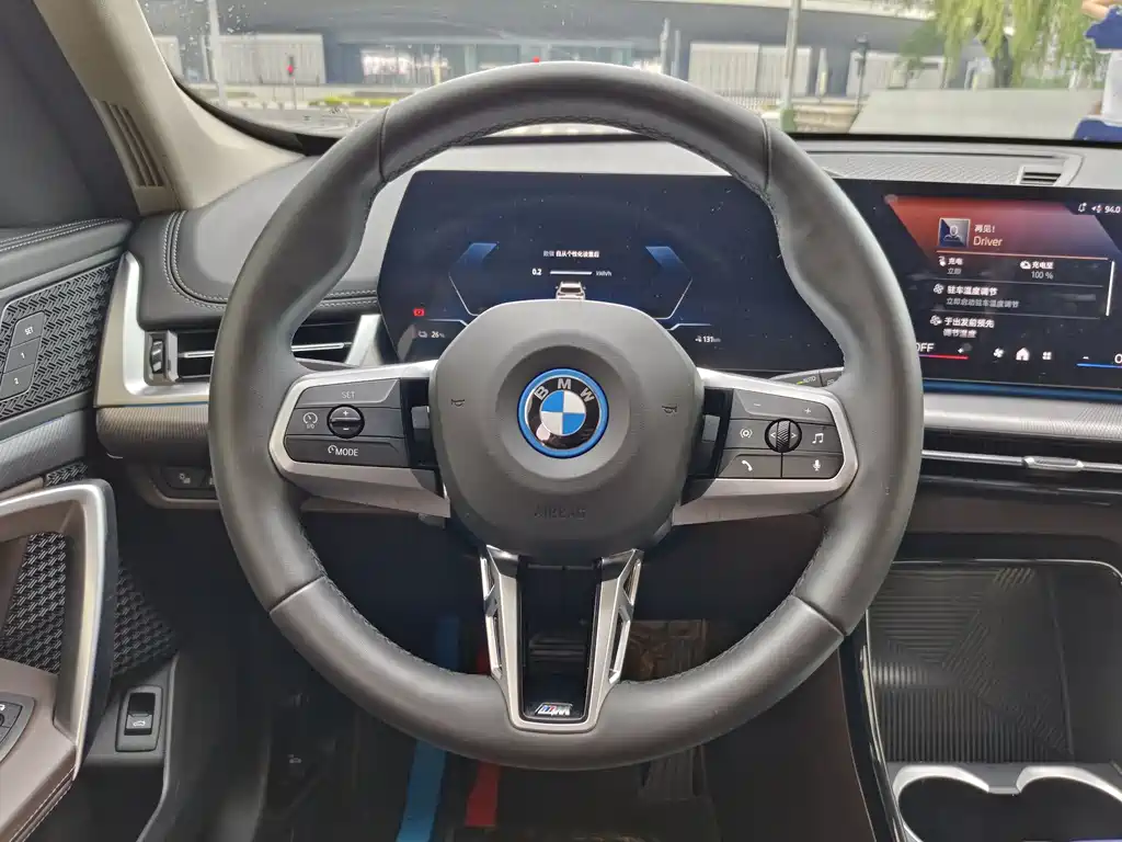 BMW iX1 2025 — фото 10