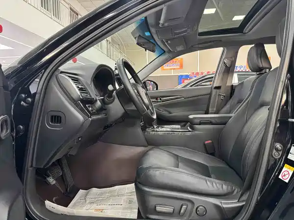 Toyota Crown 2015