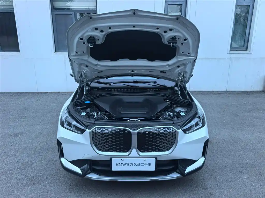BMW iX1 2025 — фото 19