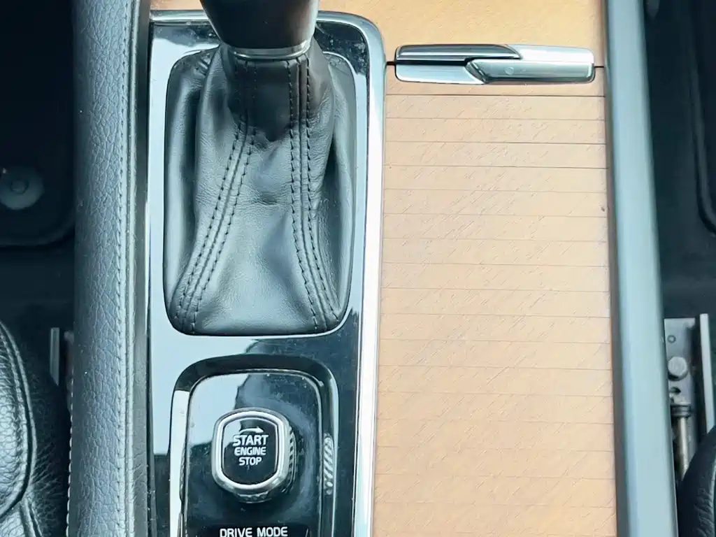 Volvo XC90 2020 — фото 15