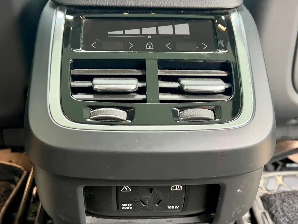 Volvo XC90 2020 — фото 18