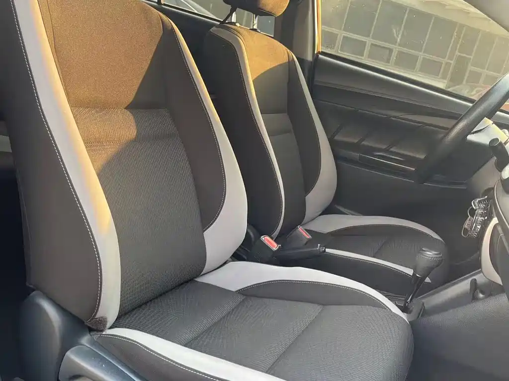 Toyota Yaris L 2020 — фото 10