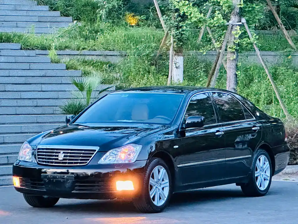 Toyota Crown 2005 — фото 3