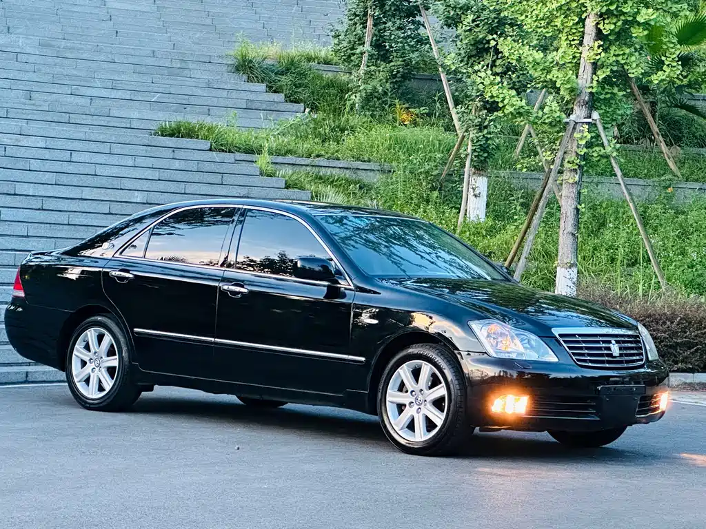 Toyota Crown 2005 — фото 4