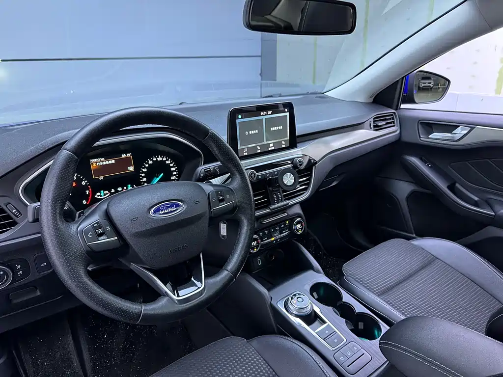 Ford Focus 2019 — фото 11