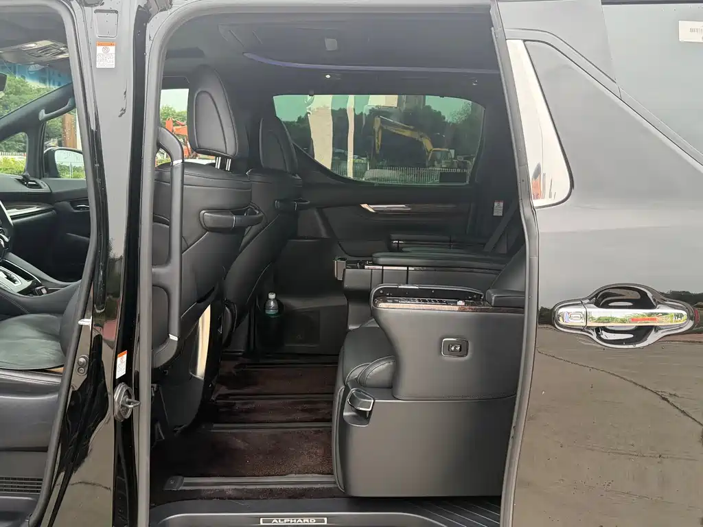 Toyota Alphard 2020 — фото 12