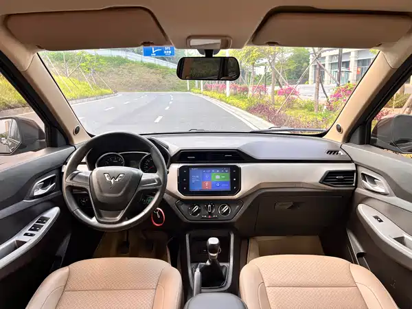 Wuling Hongguang 2018