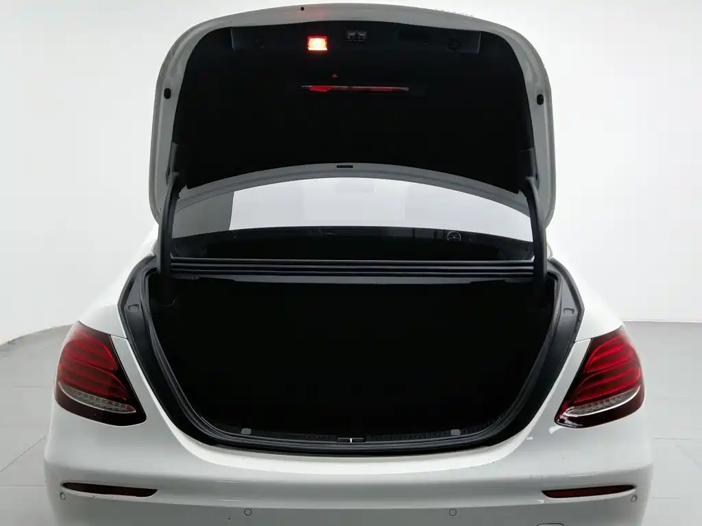 Mercedes-Benz E-Class 2016 — фото 16