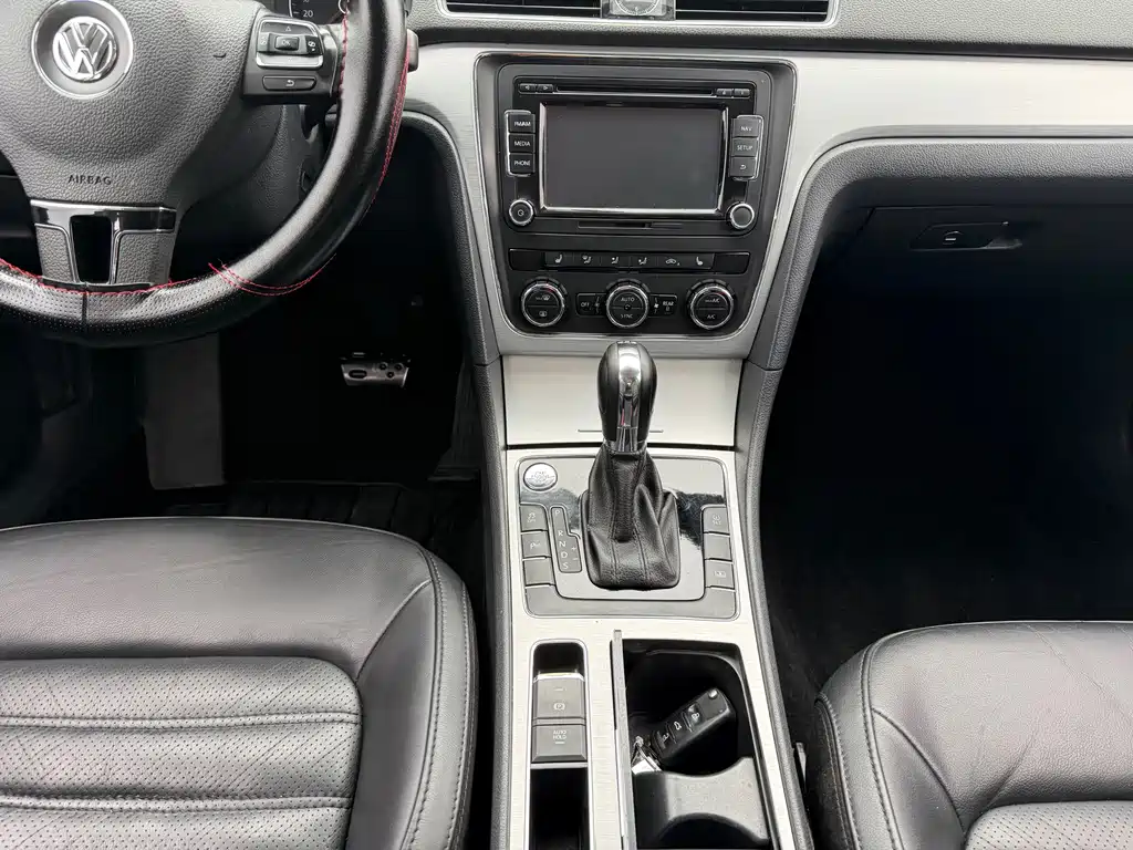 Volkswagen Passat 2015 — фото 17