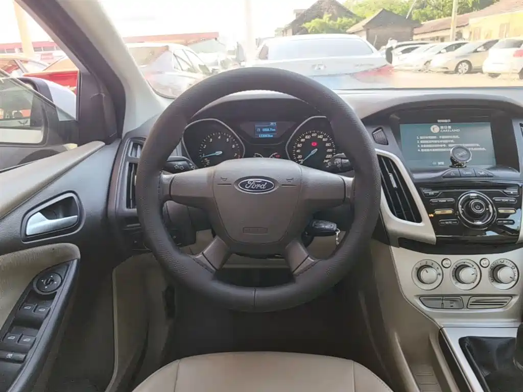 Ford Focus 2015 — фото 11