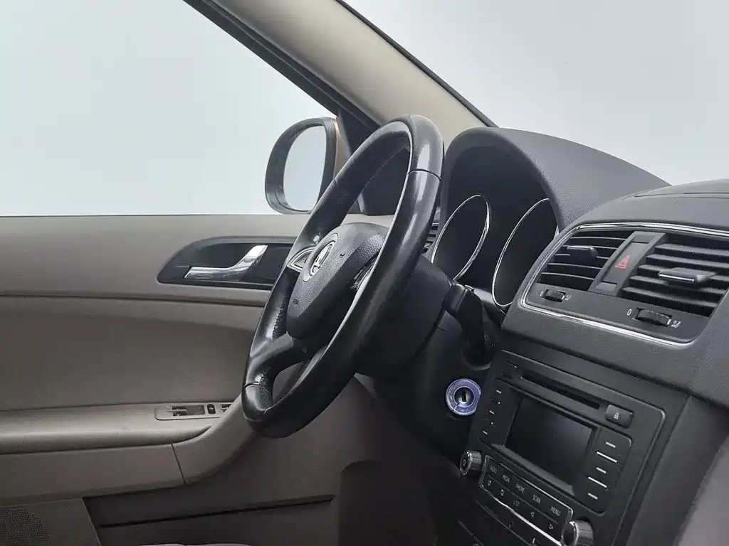 Skoda Yeti 2015 — фото 22