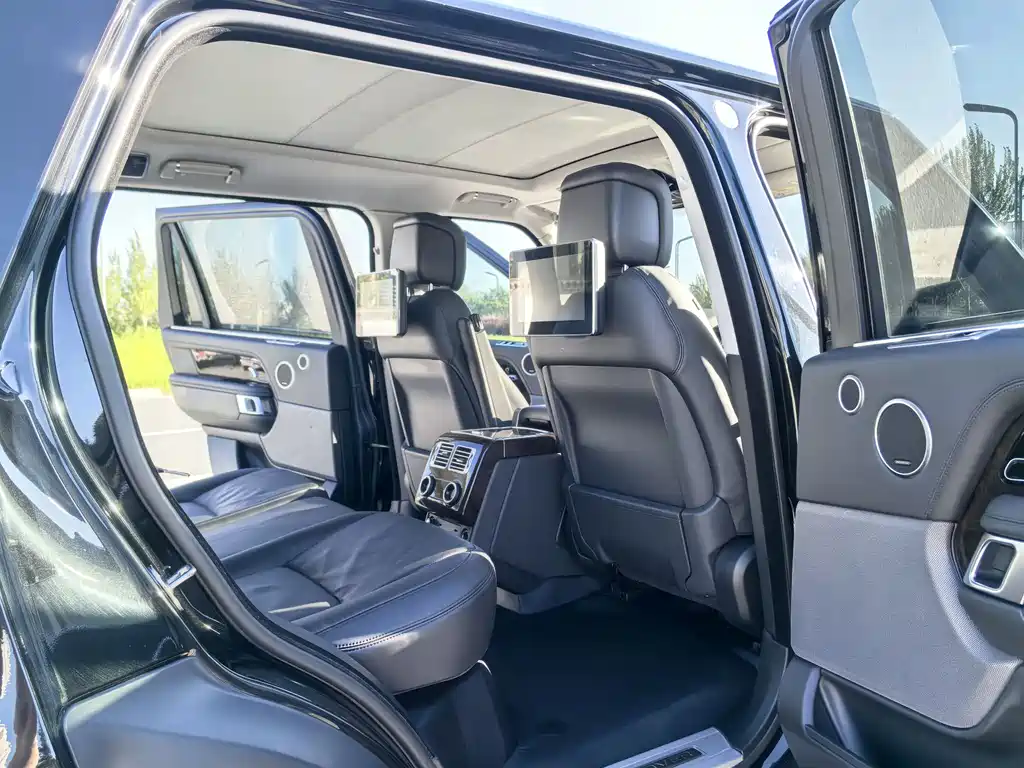 Land Rover Range Rover 2021 — фото 18