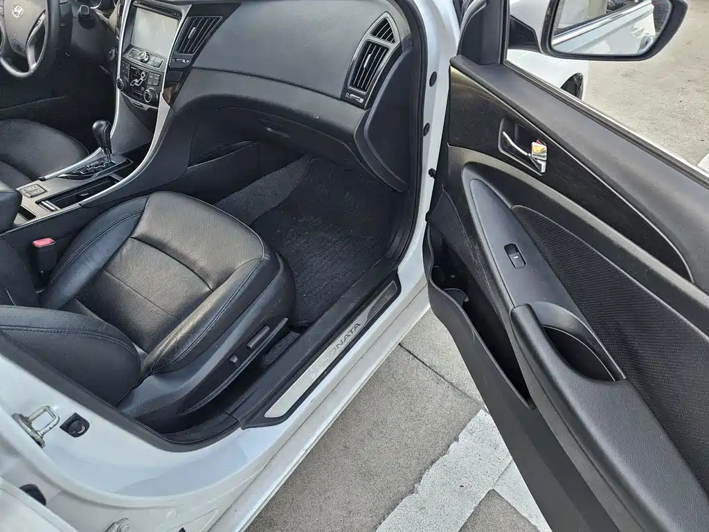 Hyundai Sonata 2013 — фото 18