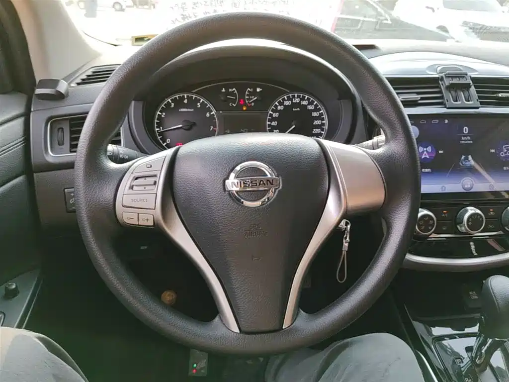 Nissan Tiida 2018 — фото 11