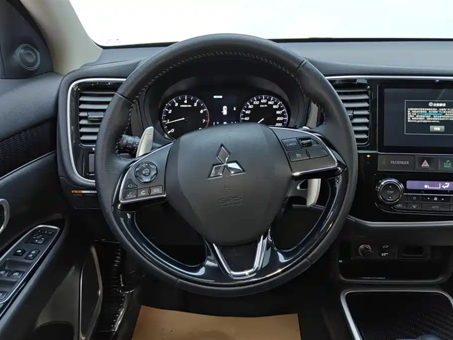 Mitsubishi Outlander 2022 — фото 15
