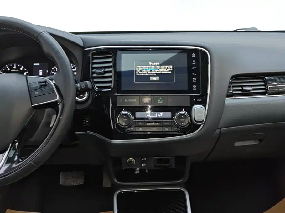 Mitsubishi Outlander 2022 — фото 13