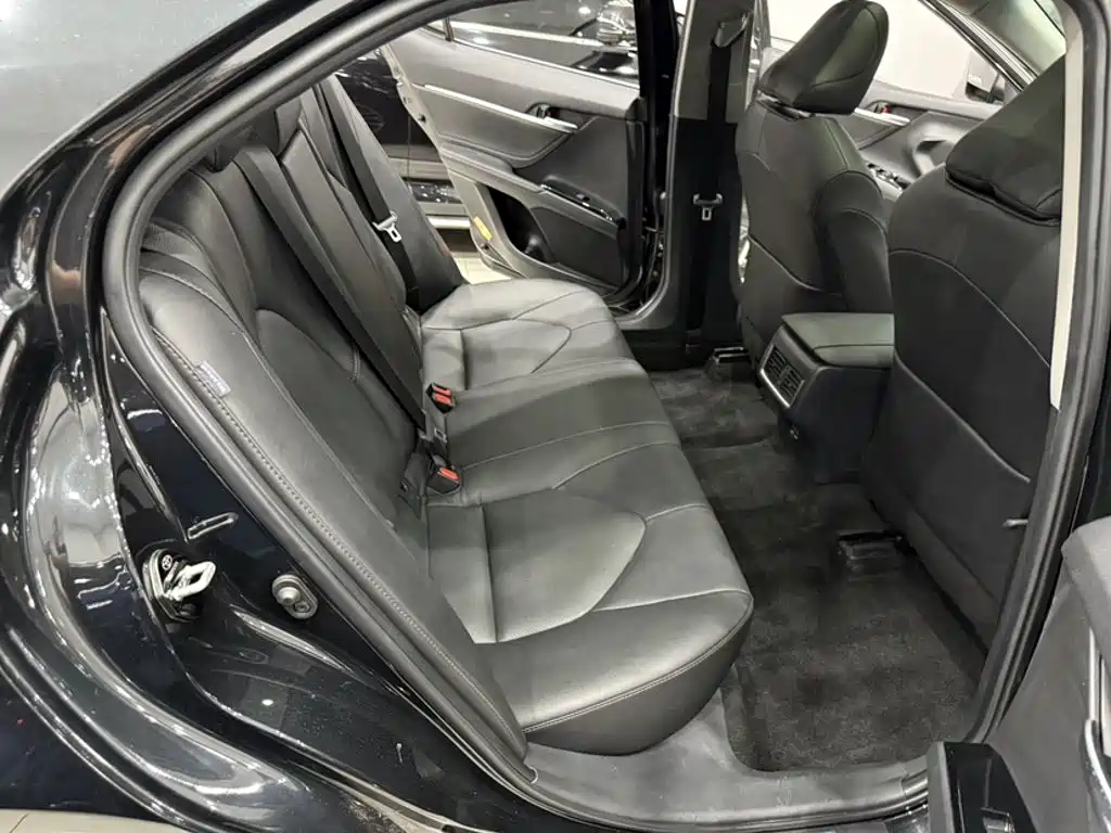 Toyota Camry 2023 — фото 15