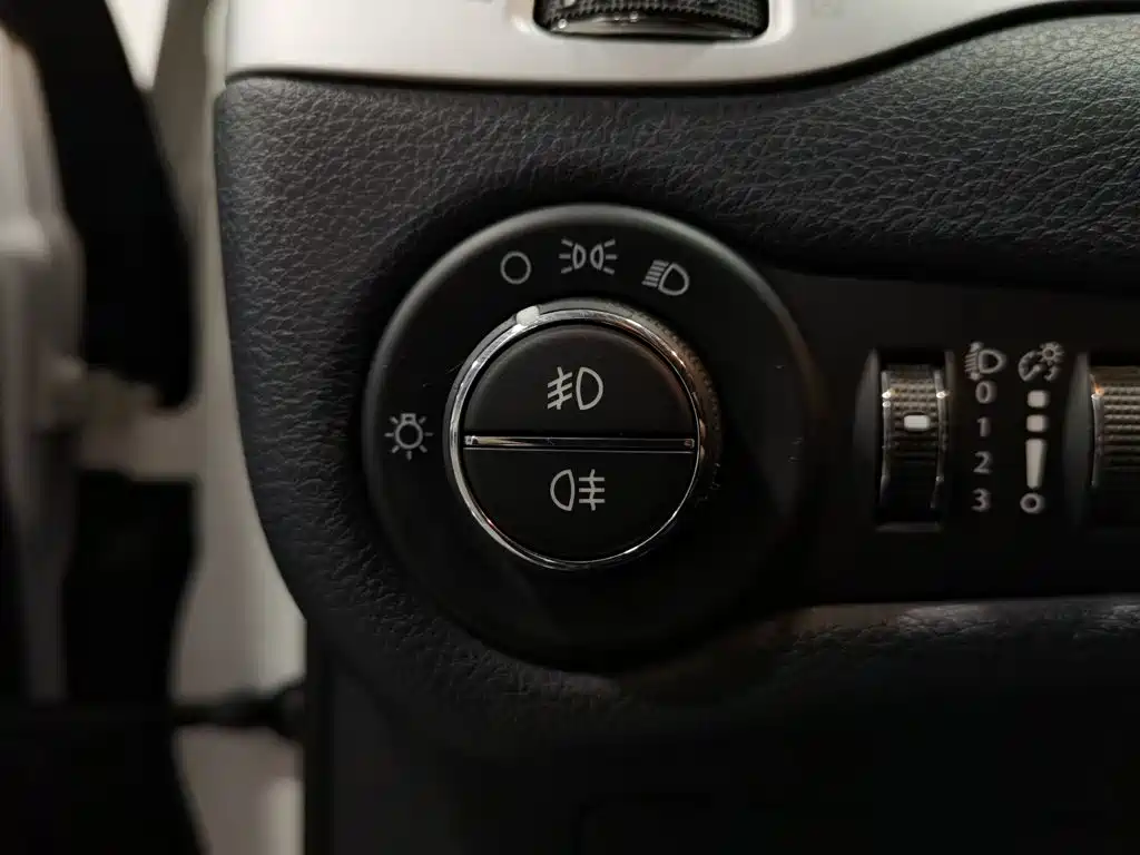 Jeep Cherokee 2018 — фото 21