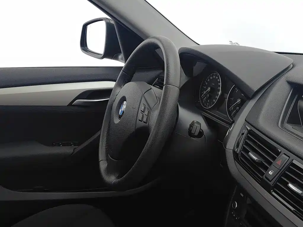 BMW X1 2014 — фото 22