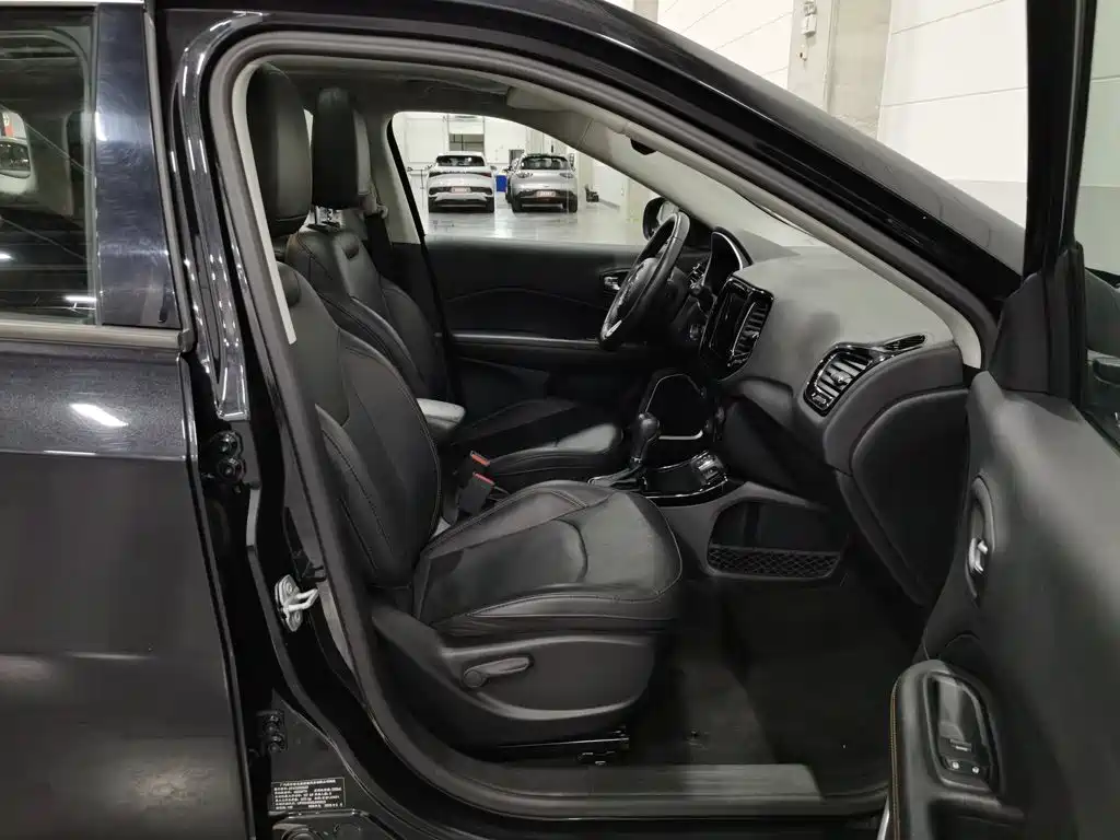 Jeep Compass 2020 — фото 23