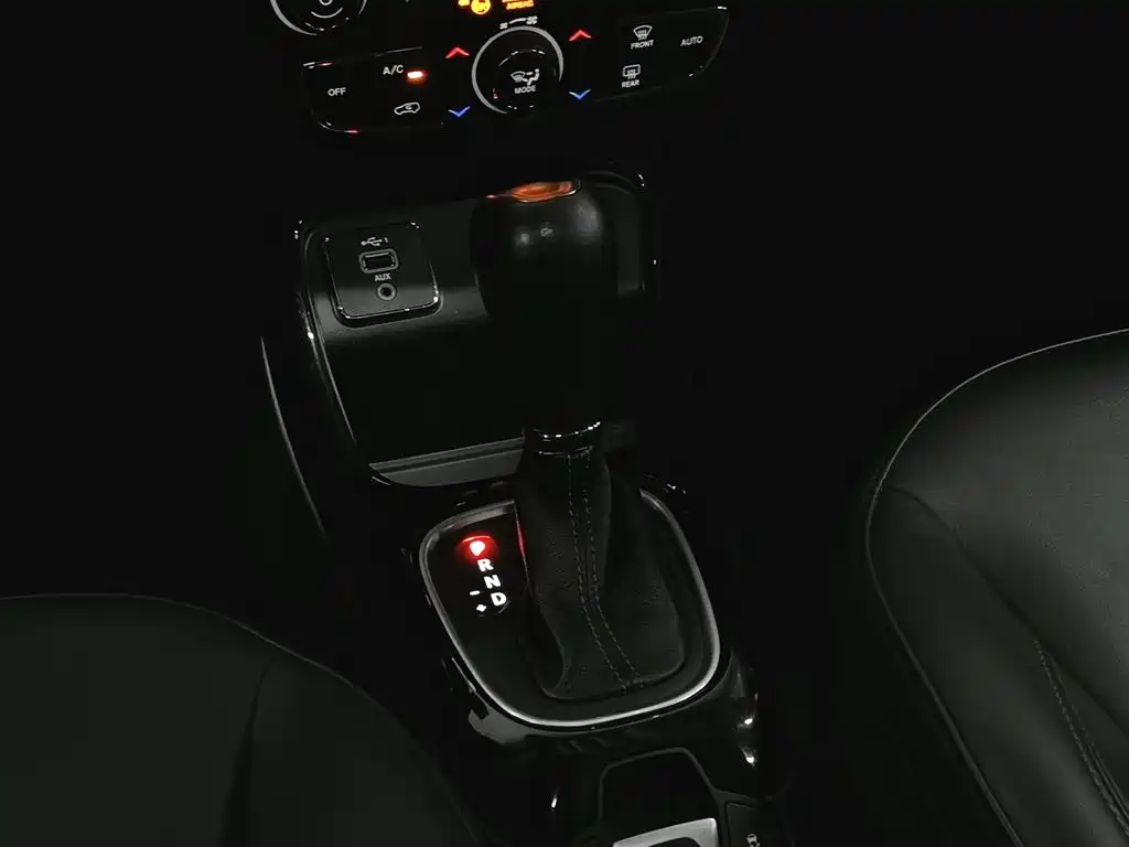 Jeep Compass 2020 — фото 13