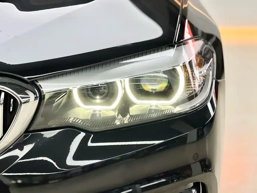 BMW 5 Series 2019 — фото 17