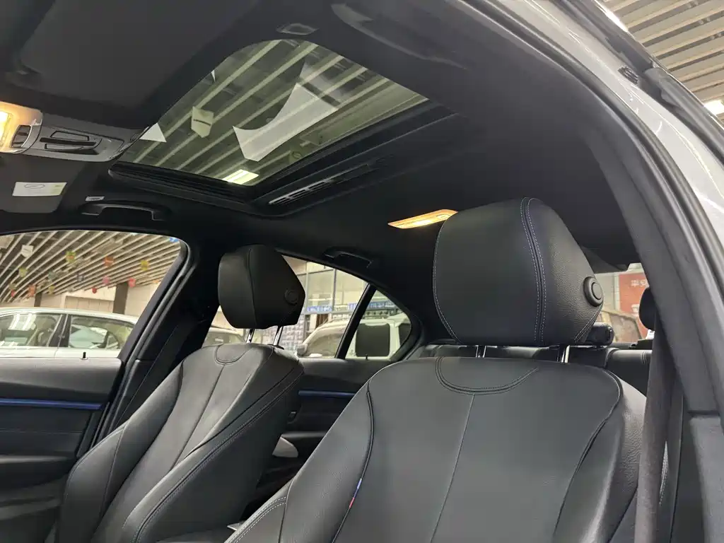 BMW 3 Series 2018 — фото 20