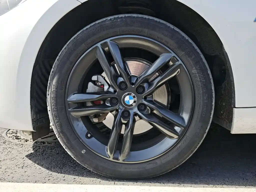 BMW 1 Series 2021 — фото 17