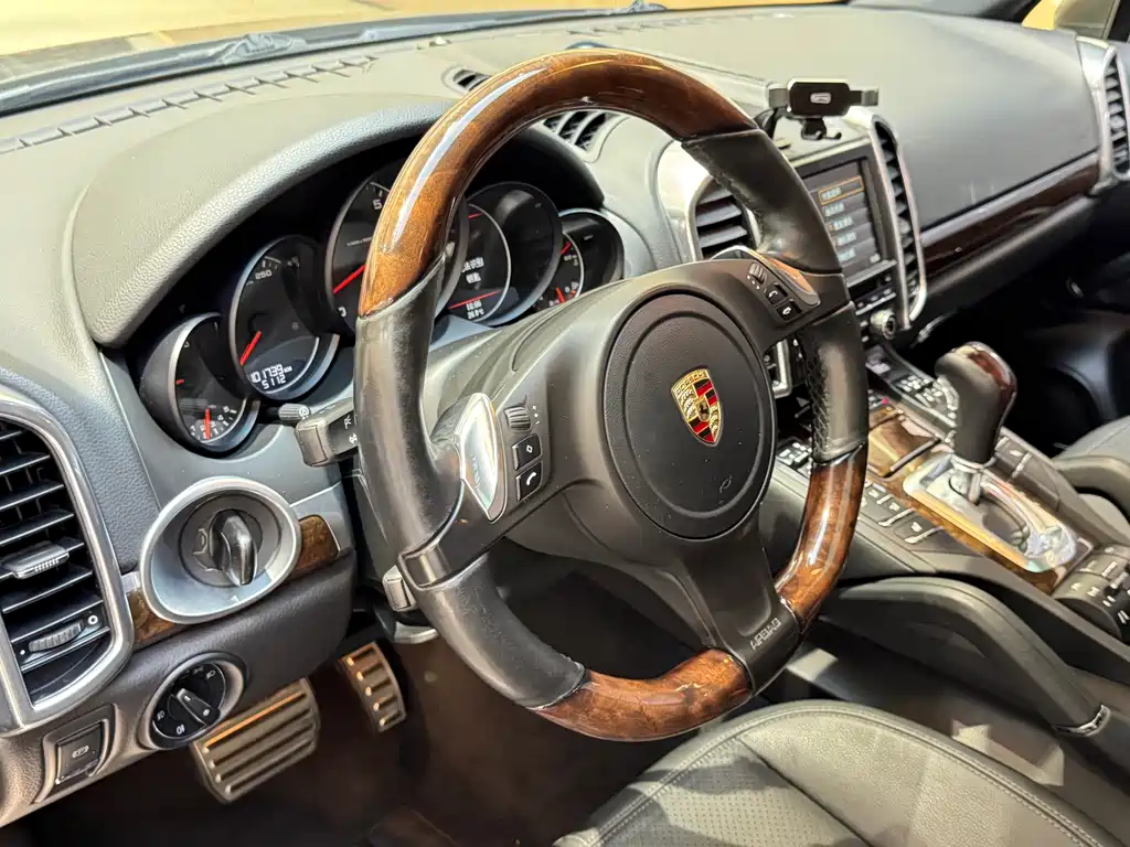Porsche Cayenne 2013 — фото 16