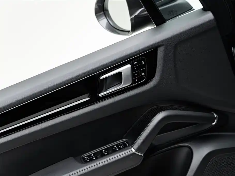 Porsche Cayenne Hybrid 2020 — фото 15
