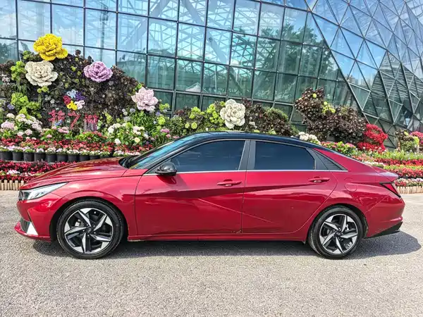 Hyundai Elantra 2022