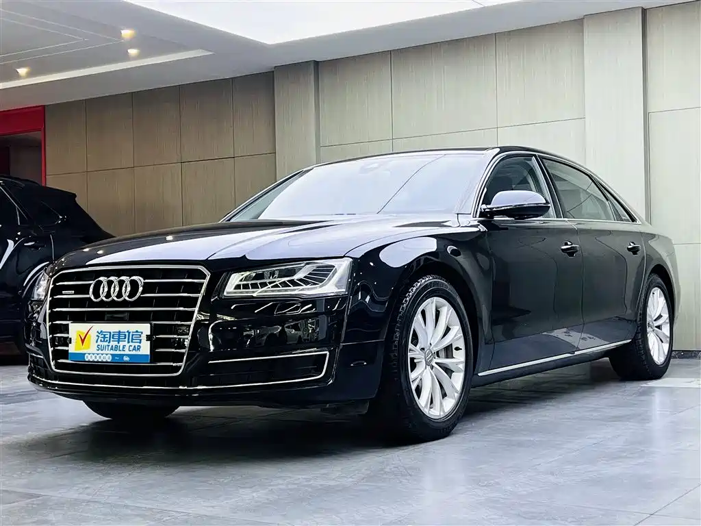 Audi A8 2015 — фото 1