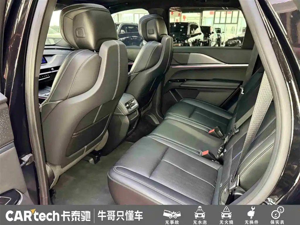 Cadillac XT5 2025 — фото 26