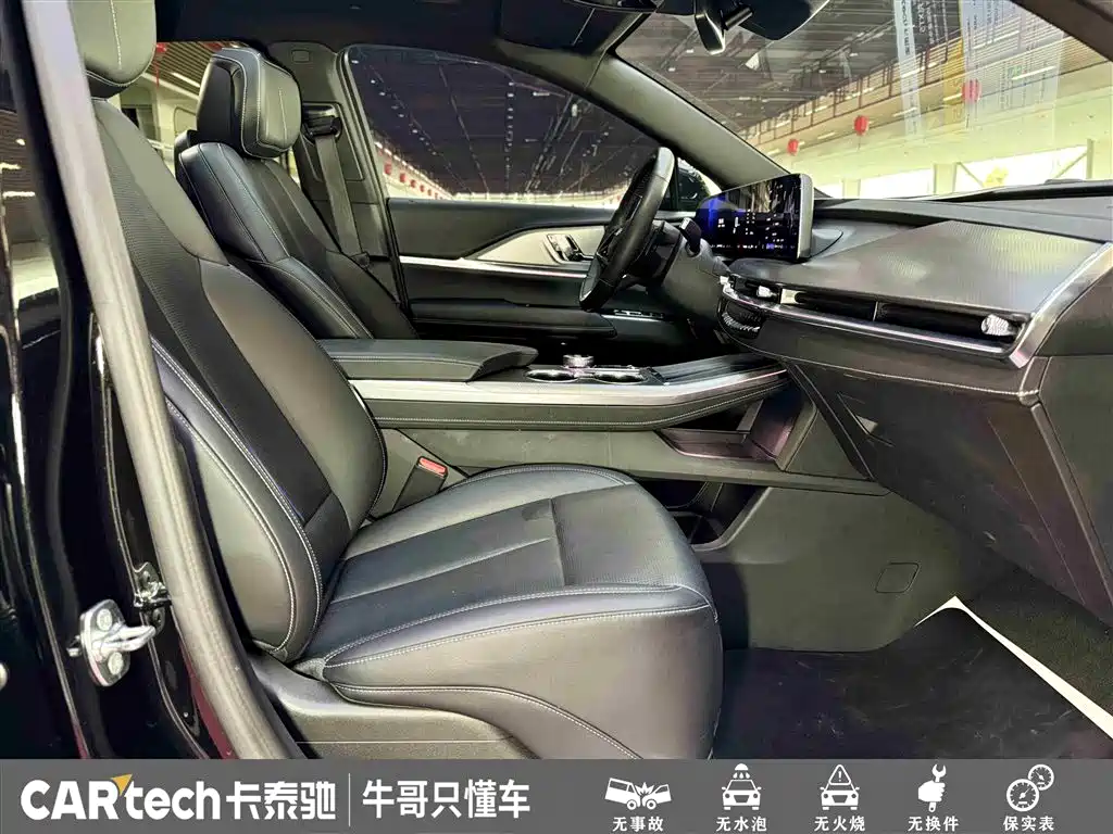 Cadillac XT5 2025 — фото 28