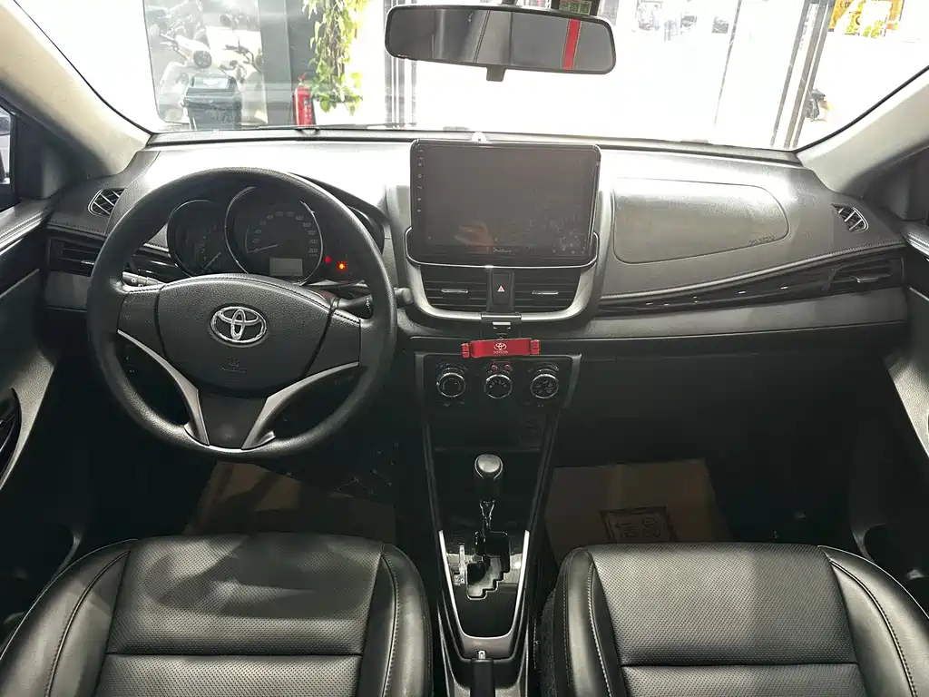 Toyota Yaris L 2021 — фото 8