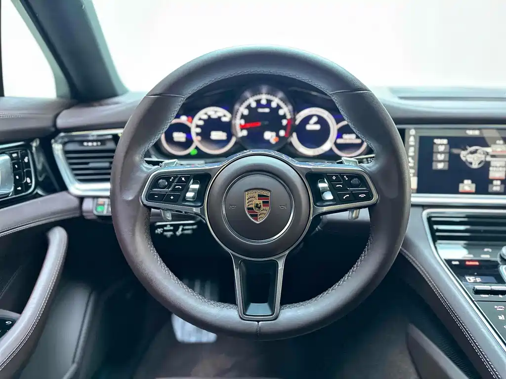 Porsche Panamera 2017 — фото 20