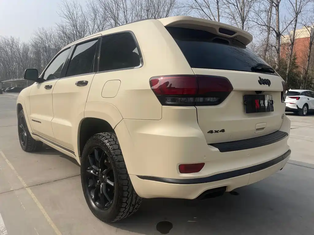 Jeep Grand Cherokee 2013 — фото 10