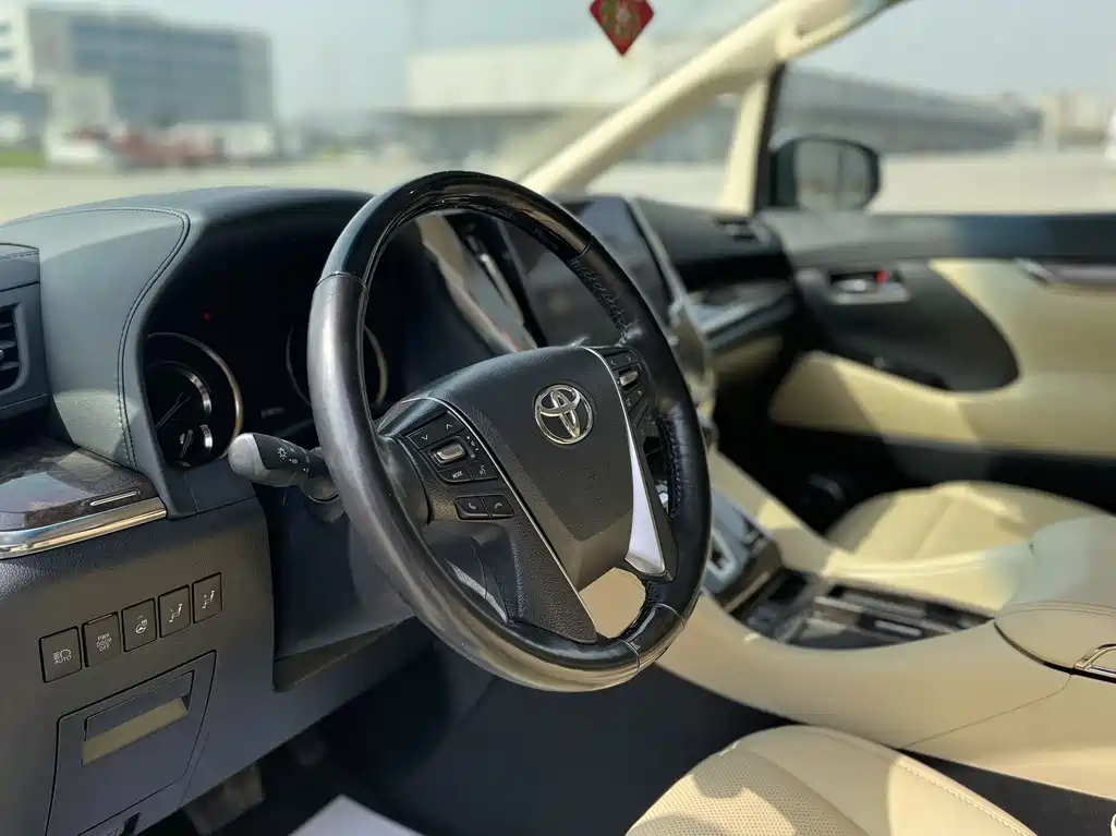 Toyota Alphard 2021 — фото 8