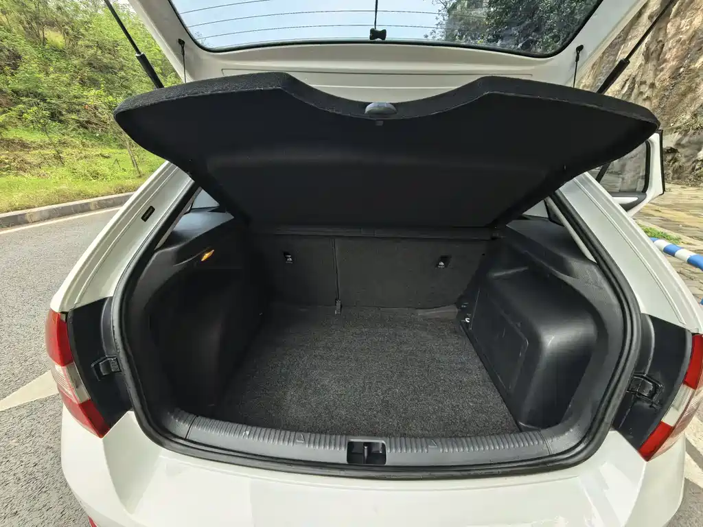 Skoda Rapid Spaceback 2017 — фото 12