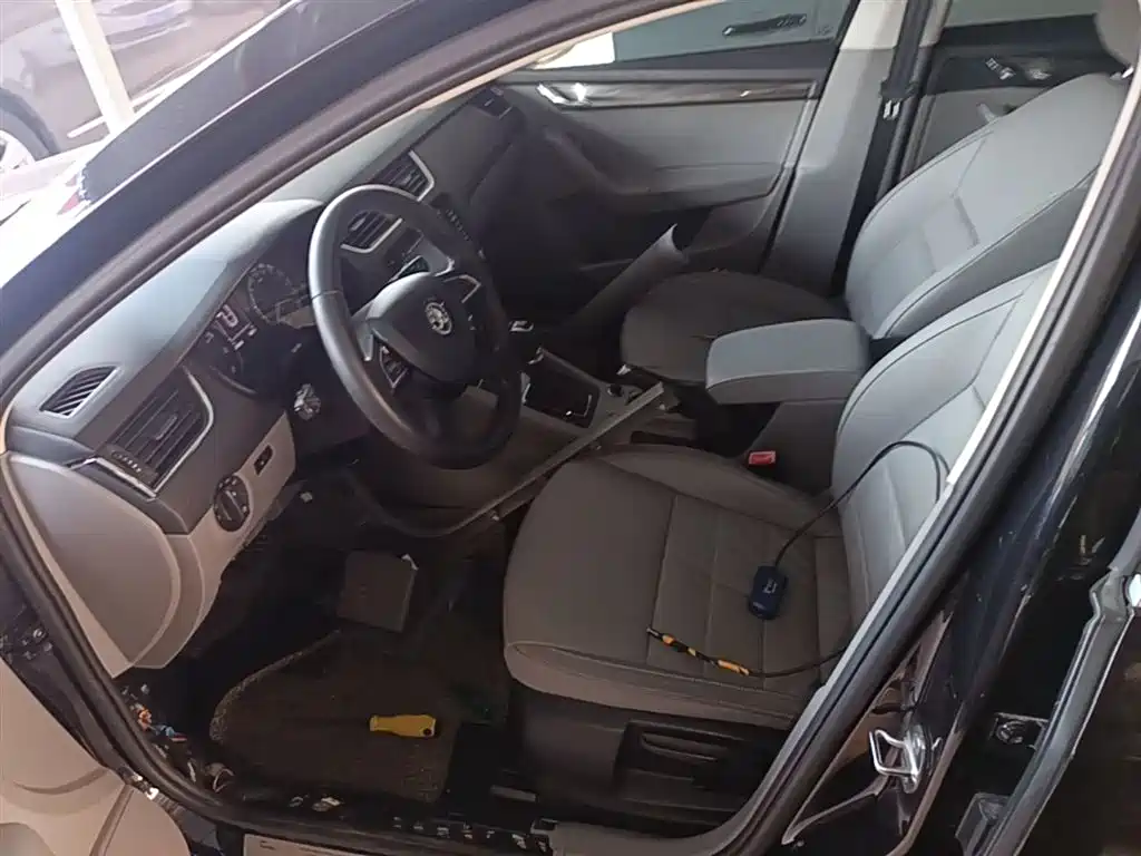 Skoda Octavia 2015 — фото 15