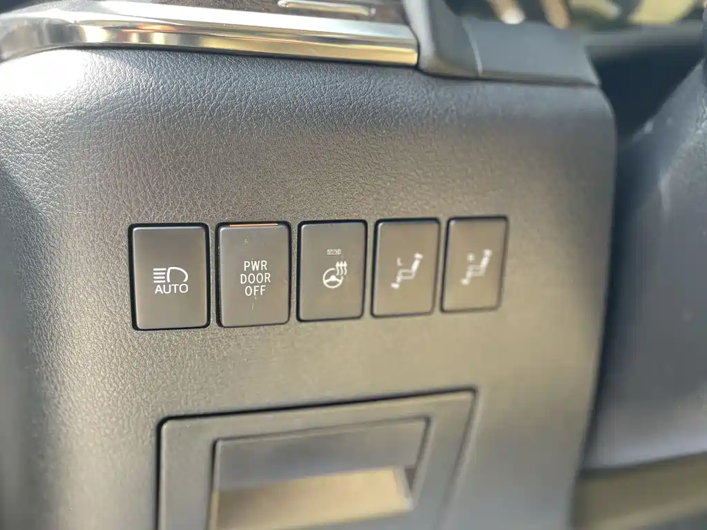 Toyota Alphard 2021 — фото 10